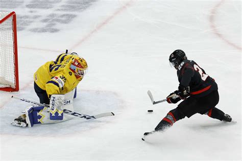 US outlasts Czechs in 4-3 shootout win at world juniors; Sweden shuts out Canada 2-0 in showdown